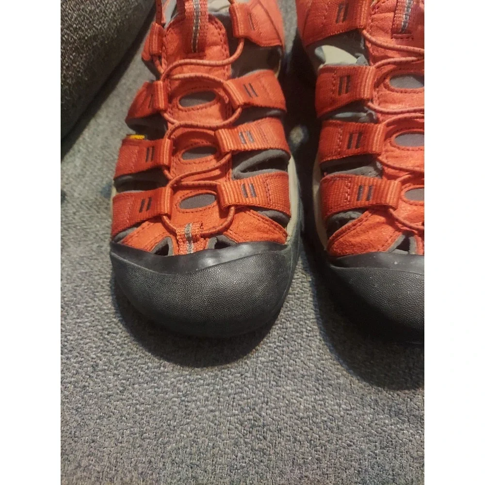 KEEN Newport H2 Sandals Mens 10 Burnt Orange Closed Toe Fisherman Water Shoes